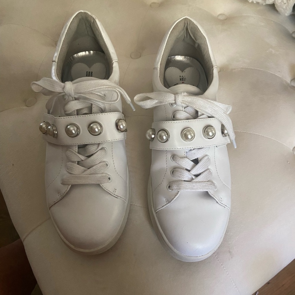 Pedder Red fleamadonna white tennis shoes size 39